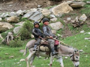 Kirgizië - lokale kinderen